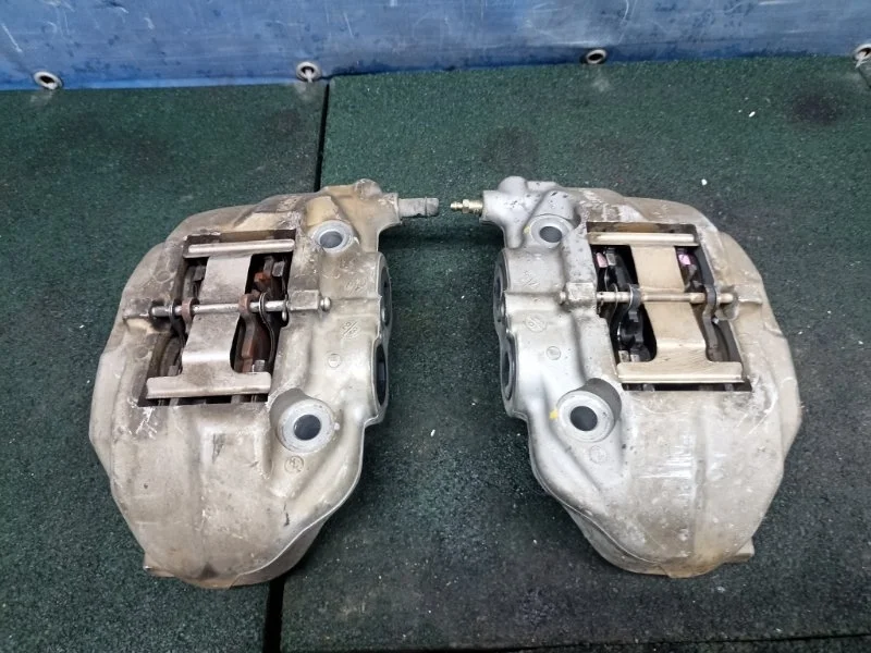 Суппорта тормозные Lexus LS 430 2006 4773050150 UCF30, передняя