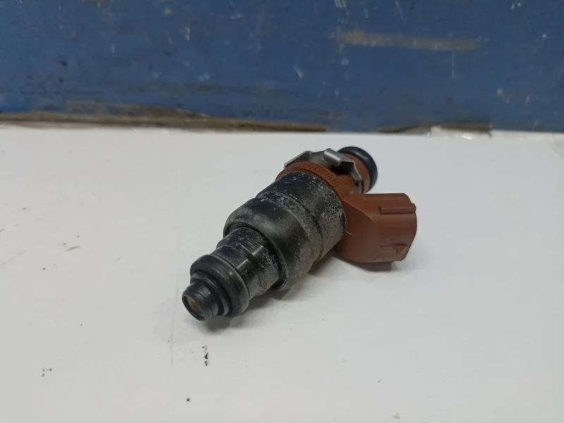 Форсунка топливная Skoda Fabia 2002 047906031C 6Y2 1.4 8V AME