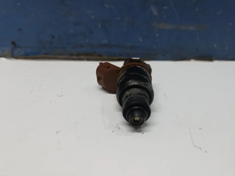 Форсунка топливная Skoda Fabia 2002 047906031C 6Y2 1.4 8V AME