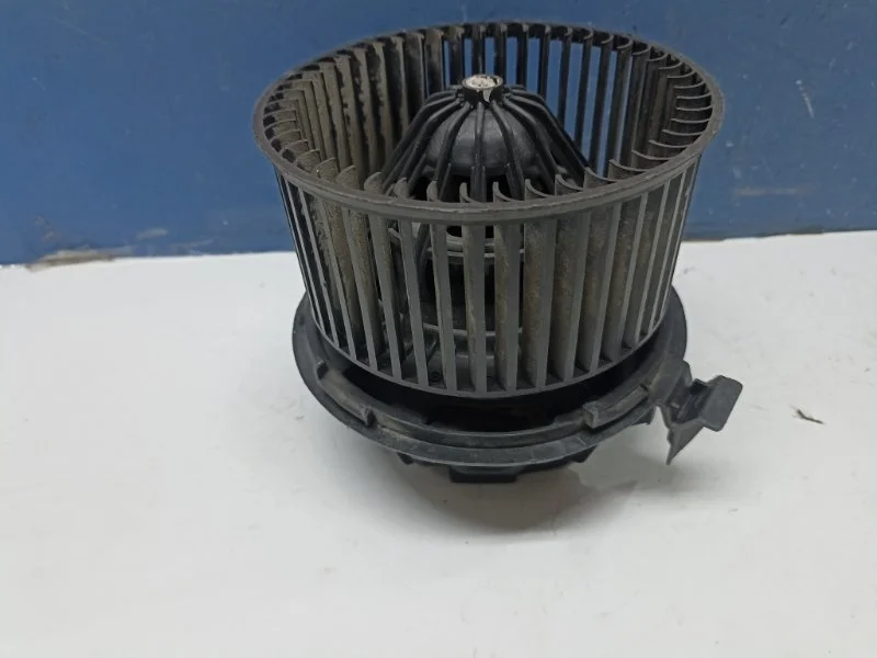 Моторчик печки Renault Logan 6001547487