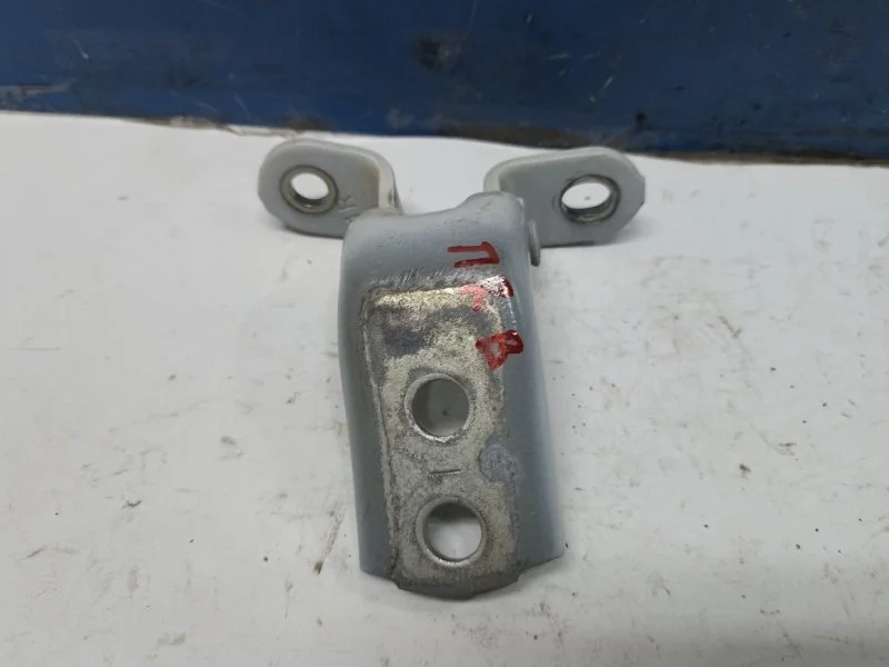 Петля двери Toyota C-Hr 2017 6871012151 ZGX10 2.0 3ZR, передняя правая