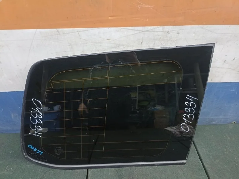 Стекло глухое Toyota Land Cruiser 200 2007-2015 6271060B00, заднее правое