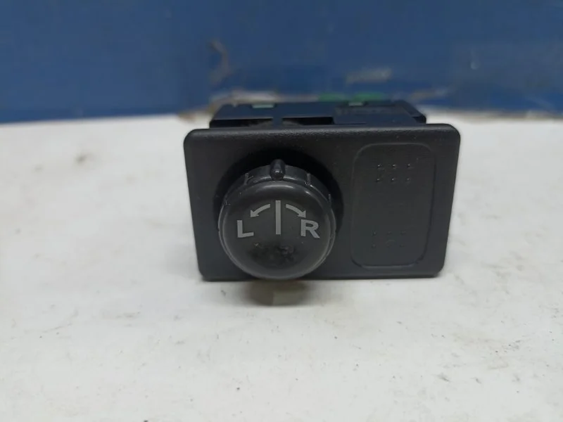 Кнопка корректора зеркал Nissan Primera 2005 255702Y015 P12 1.6 QG16DE