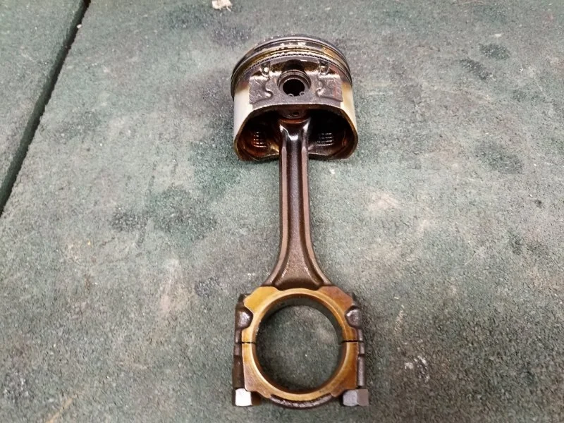 Поршень с шатуном Nissan Primera 2005 121004M500 P12 1.6 QG16DE