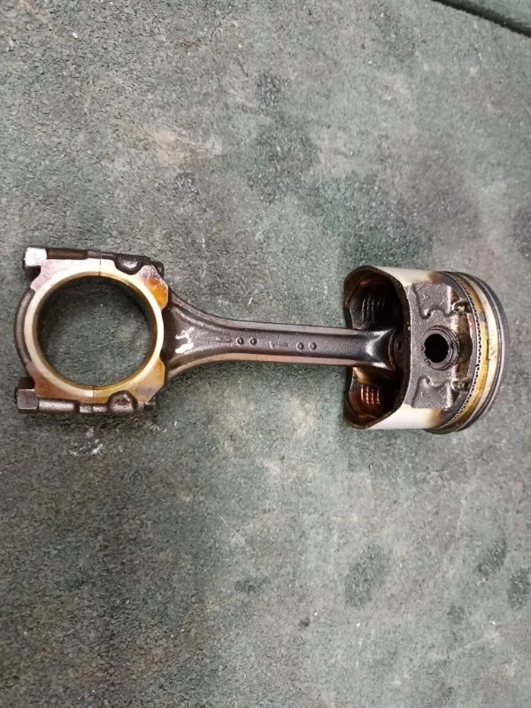 Поршень с шатуном Nissan Primera 2005 121004M500 P12 1.6 QG16DE