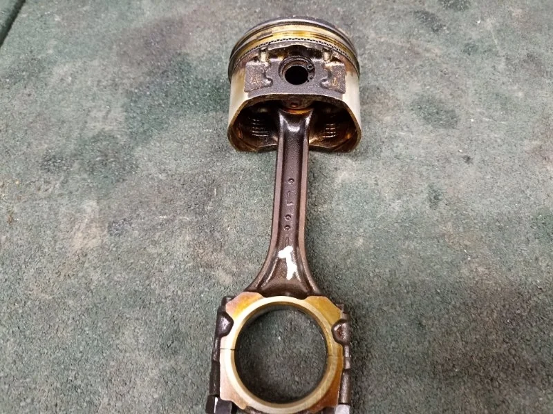 Поршень с шатуном Nissan Primera 2005 121004M500 P12 1.6 QG16DE