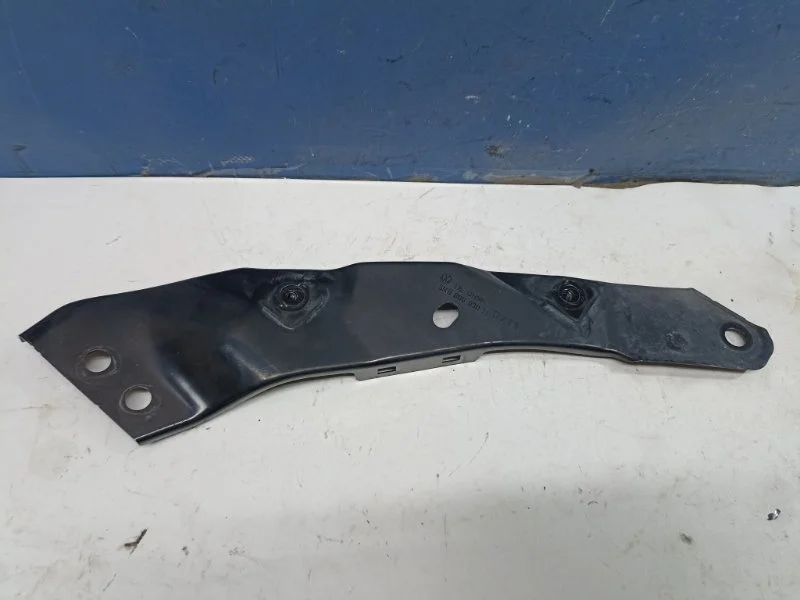 Кронштейн фары Volkswagen Golf 6 2013 5K0806930B 2.0TDI CLC, правый