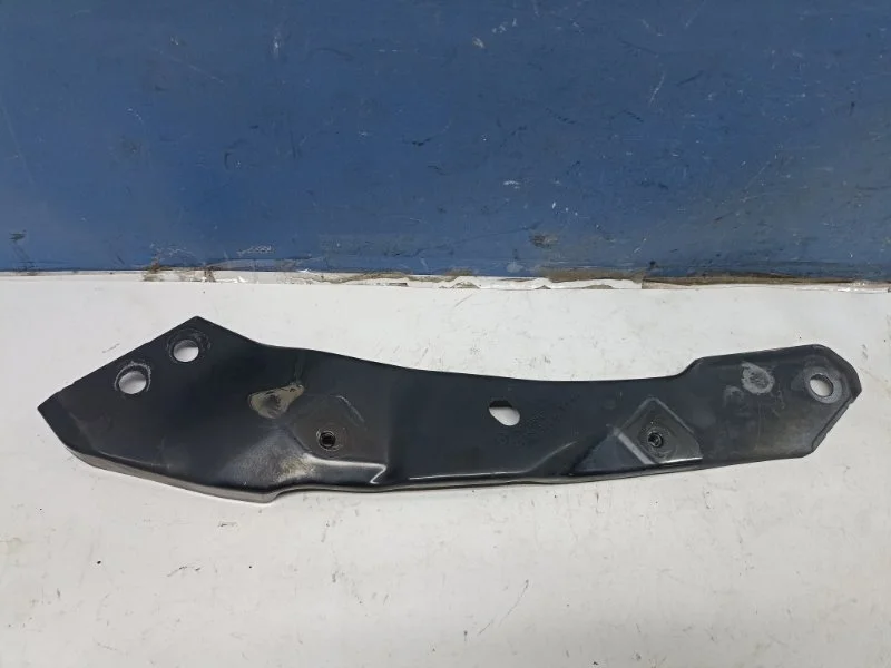 Кронштейн фары Volkswagen Golf 6 2013 5K0806929B 2.0TDI CLC, левый