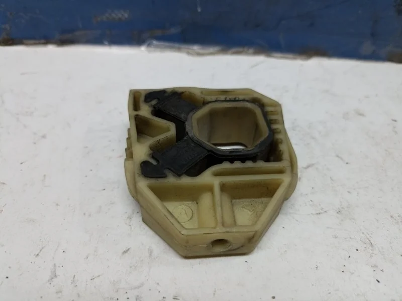 Кронштейн радиатора Volkswagen Golf 6 2013 1K0121367P 2.0TDI CLC