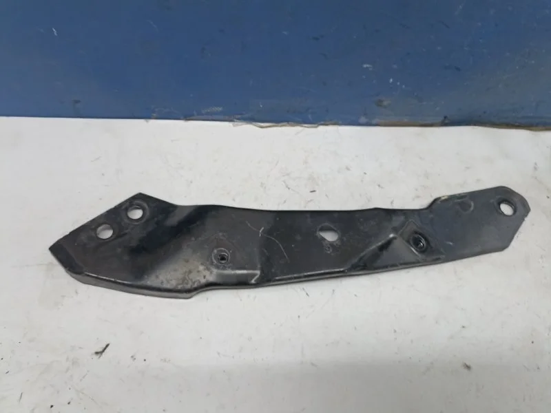 Кронштейн фары Volkswagen Golf 6 2012 5K0806929B 2.0TDI CLC, левый