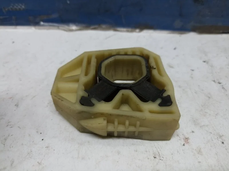 Кронштейн радиатора Volkswagen Golf 6 2008-2013 1K0121367P 2.0TDI CLC