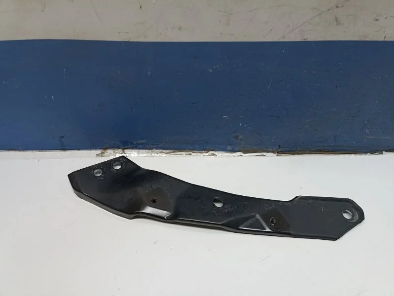 Кронштейн фары Volkswagen Golf 6 2013 5K0806929B 2.0TDI CLC, левый