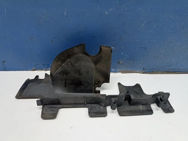 Дефлектор радиатора Volkswagen Golf 6 2012 5K0121283C, левый