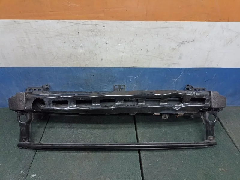 Усилитель бампера Volkswagen Golf 6 2013 5K0807109M 2.0TDI CLC