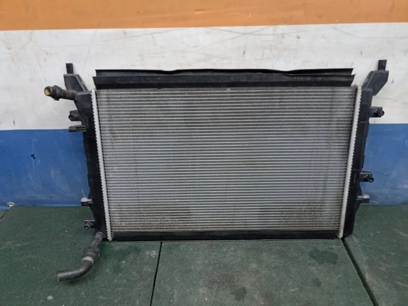 Радиатор охлаждения двигателя Volkswagen Golf 6 2012 1K0121251BN 1.4 CAXA