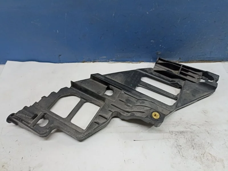 Кронштейн фары Volkswagen Golf 6 2013 5K0807228A 2.0TDI CLC, правый