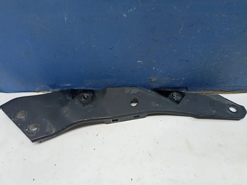 Кронштейн фары Volkswagen Golf 6 2012 5K0806930B, правый