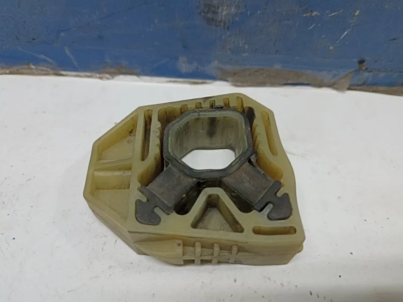 Подушка радиатора Volkswagen Golf 6 2012 1K0121367G