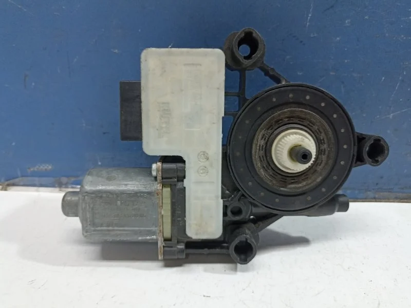 Моторчик стеклоподъемника Skoda Octavia A7 2013 5Q0959811A A7 1.4 CHPA, задний левый