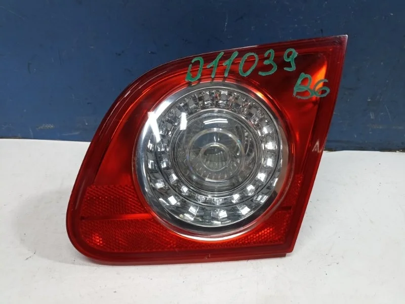 Фонарь внутренний Volkswagen Passat B6 2010 3C5945094E 3C2, задний правый