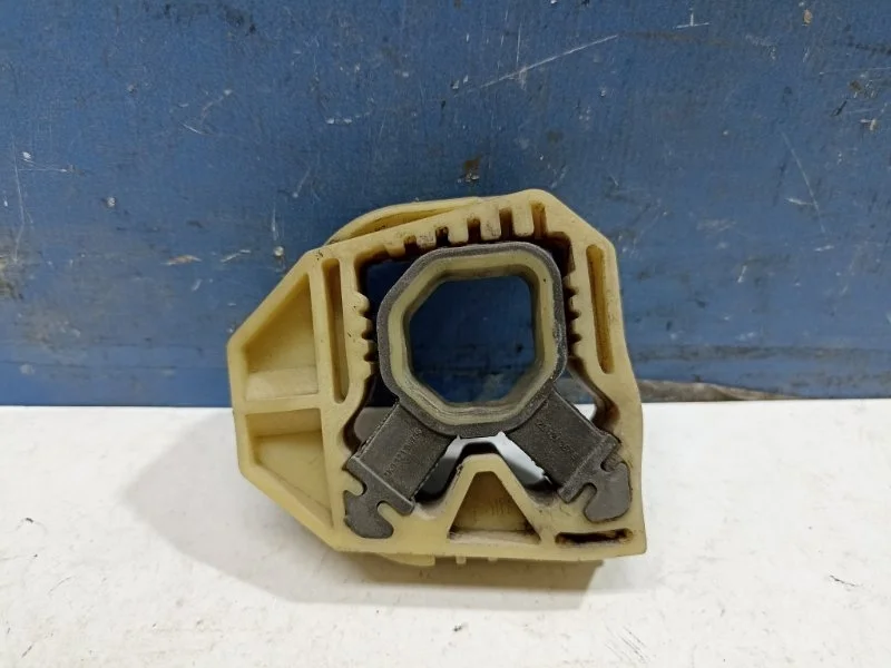 Подушка радиатора Volkswagen Golf 6 2012 1K0121367G