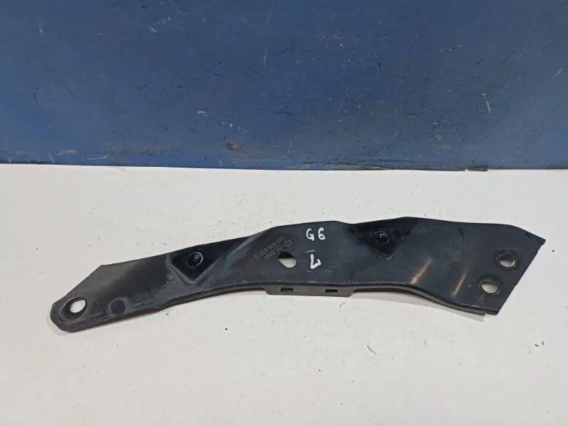 Кронштейн фары Volkswagen Golf 6 2012 5K0806929B, передний левый