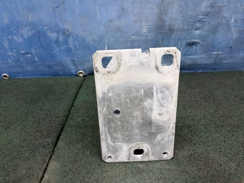 Кронштейн усилителя бампера Audi A4 2012 8K0807133D B8, передний левый