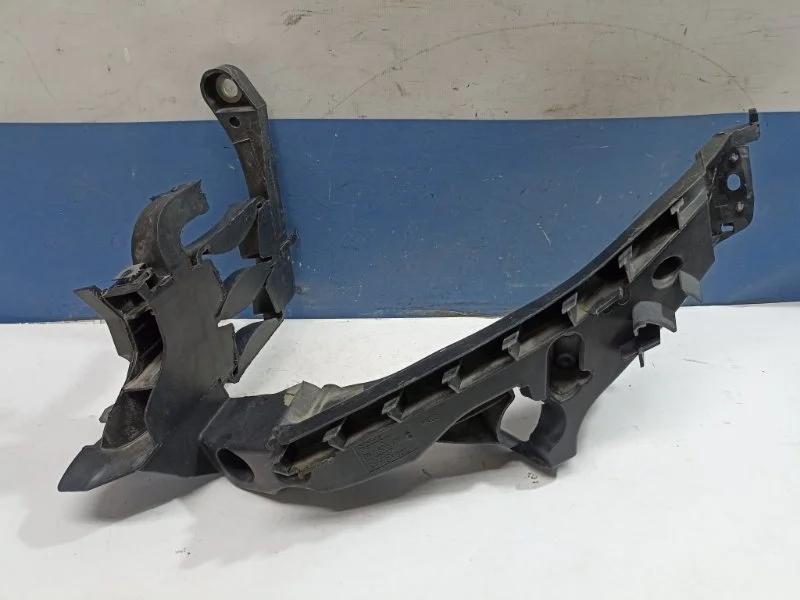 Кронштейн фары Audi A4 8K0805607B B8, левый