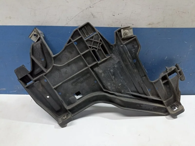 Кронштейн фары Audi A4 2012 8K0941453 B8, левый