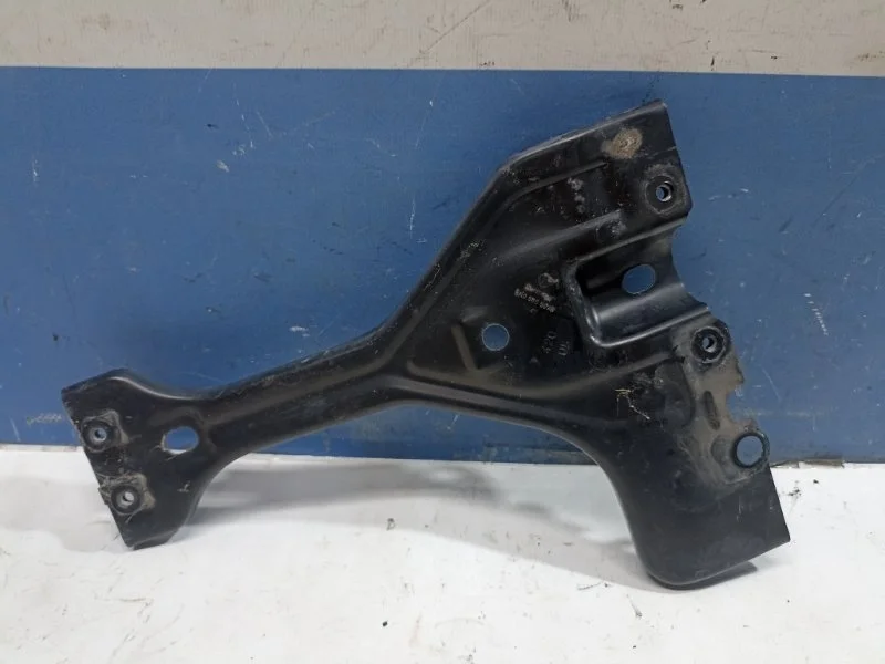 Кронштейн замка капота Volkswagen Tiguan 2011 5N0805567B 5N1 2.0 CAW