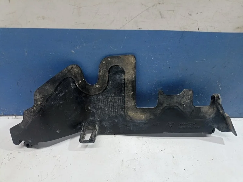 Дефлектор радиатора Volkswagen Tiguan 2011 5N0121284 5N1 2.0 CAW, правый