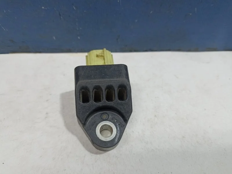 Датчик Airbag Toyota Camry 2007 8983133030 ACV40
