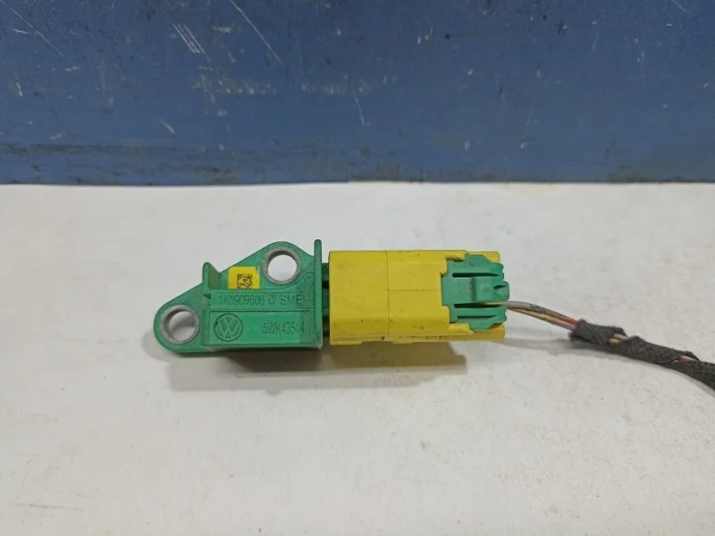 Датчик Airbag Audi Q5 2013 1K0909606C 8R