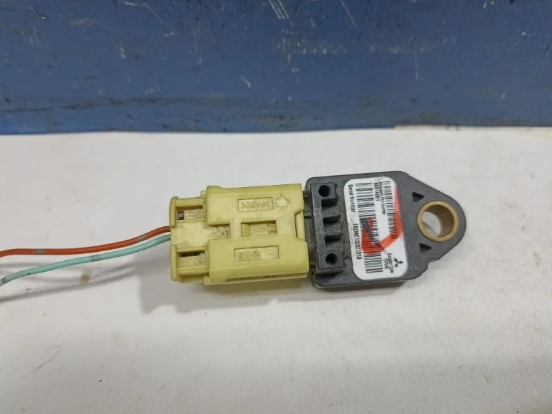 Датчик Airbag Mitsubishi Outlander 2010 8651A001