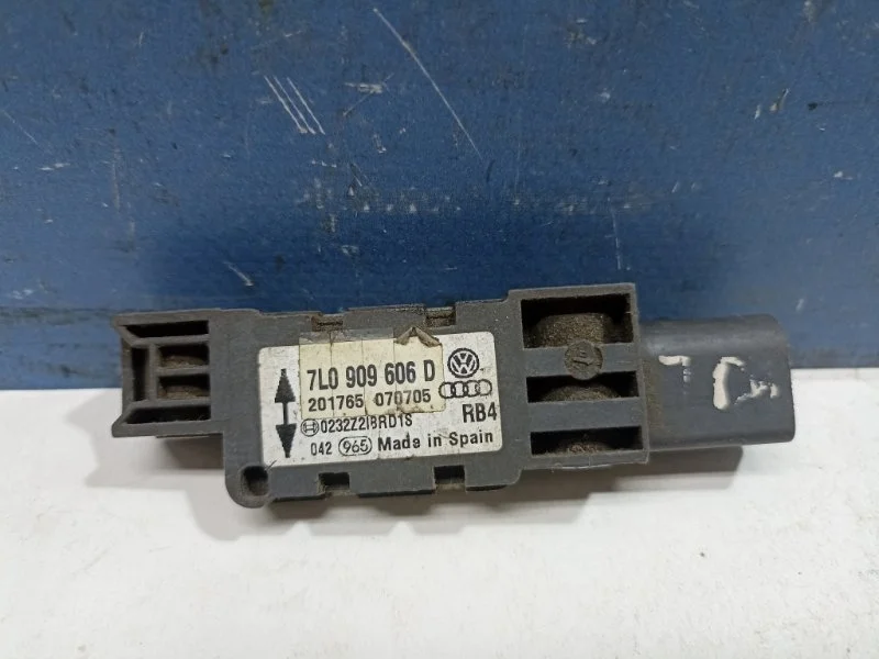 Датчик Airbag Volkswagen Touareg 2007 7L0909606D 7L, передний