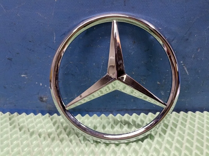 Эмблема Mercedes-Benz CLS 2012 MB0013037 C218, передняя