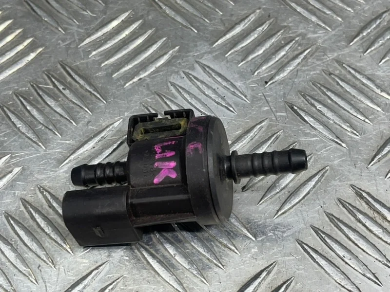 Клапан вентиляции бензобака Audi A6 C6