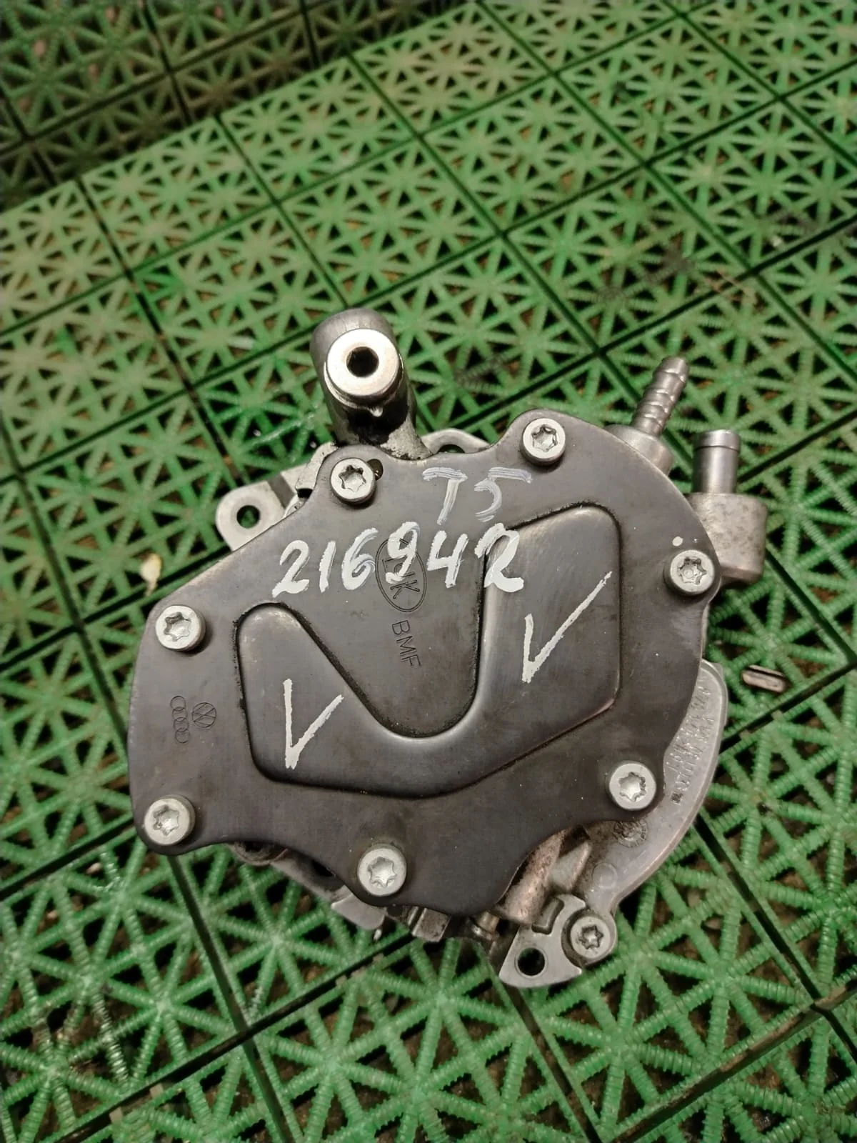 Тандемный насос вакуумный тормозной системы VOLKSWAGEN TOUAREG, TRANSPORTER T5 2,5 BAC 2004- б/у TRANSPORTER T5(2003-2015);TOUAREG(2003-2010)