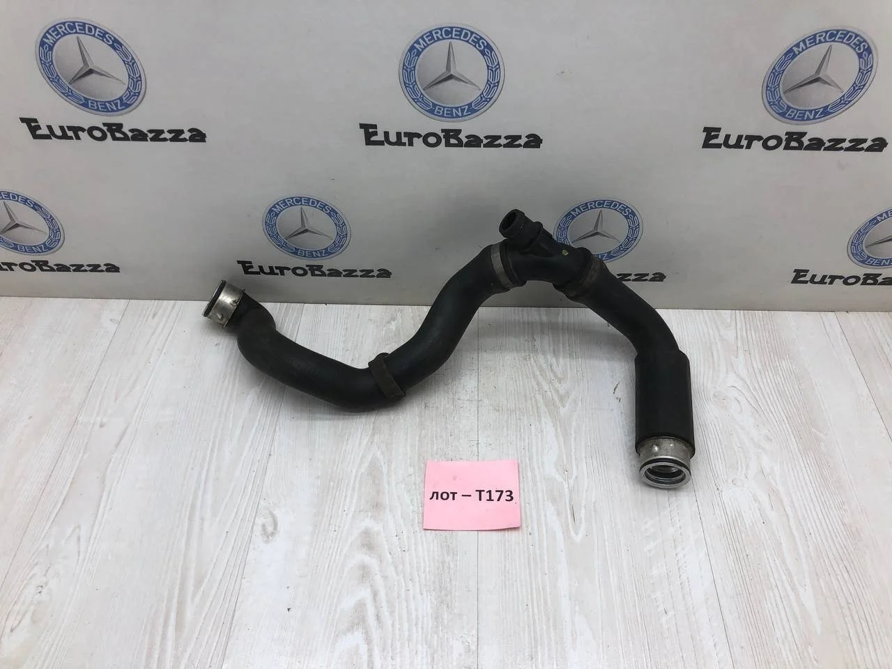 Левый патрубок основного радиатора Mercedes W203