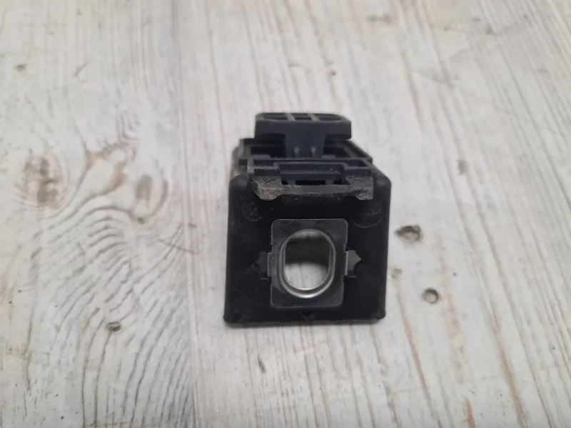 Кронштейн крепления фары Audi Q7 2015-2020 4M