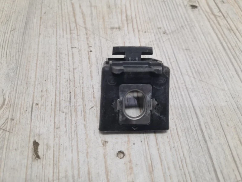 Кронштейн крепления фары Audi Q7 2015-2020 4M