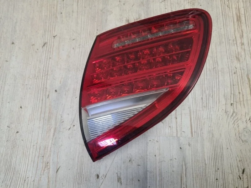 Фонарь в крышку багажника Porsche Cayenne V8 2011 958 (92A)