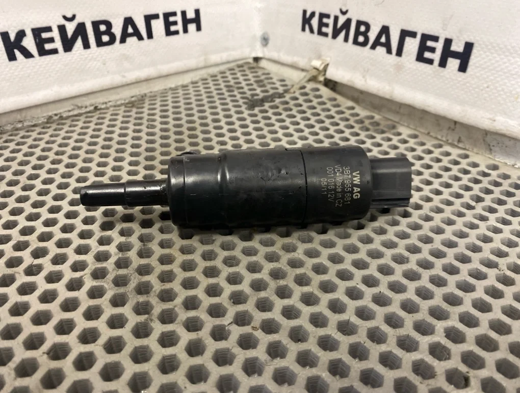 Насос омывателя Volkswagen Touareg 2011 7P