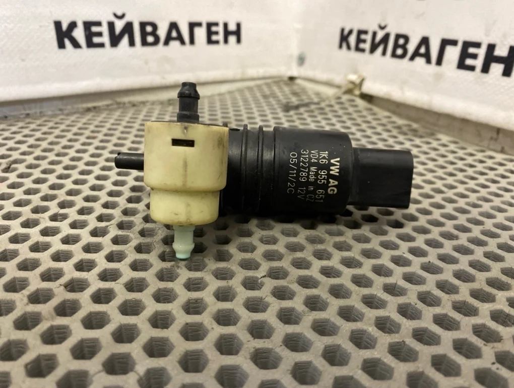 Насос омывателя Volkswagen Touareg 2011 7P