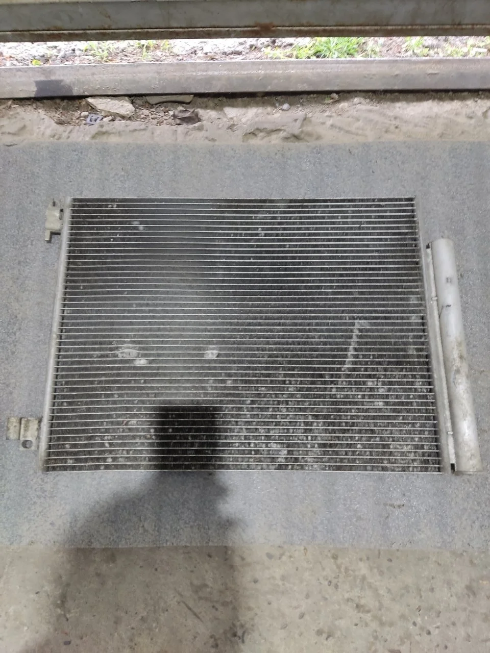 Радиатор кондиционера Renault Logan 2024 921006843R, передний