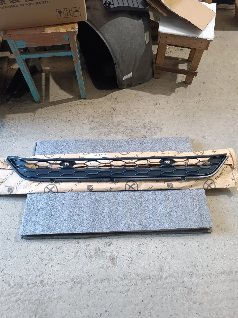 Решетка бампера Volkswagen Tiguan 2 5NA853677A