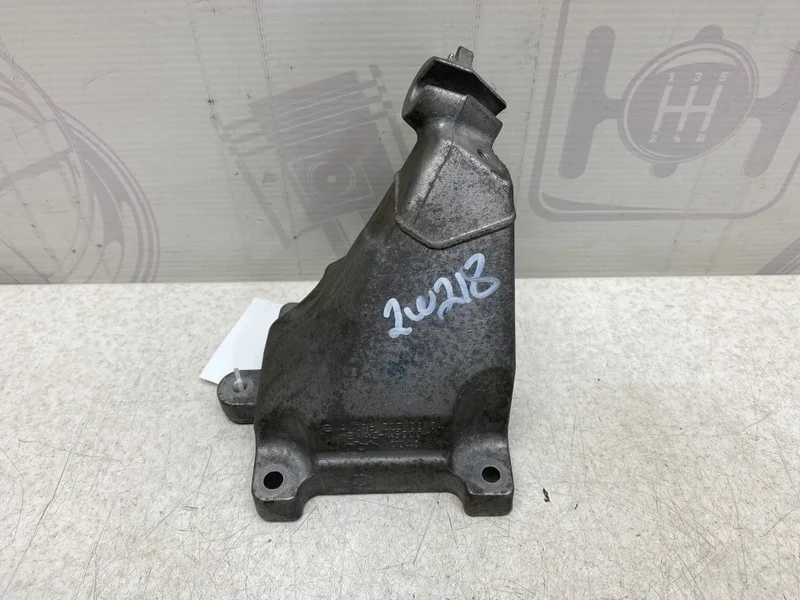 Кронштейн двигателя правый Mercedes-benz CLS 2011 C218