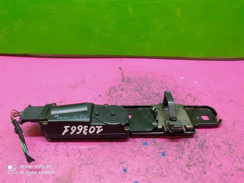 Доводчик крышки багажника Audi A6 A7 A8 4H0827383A