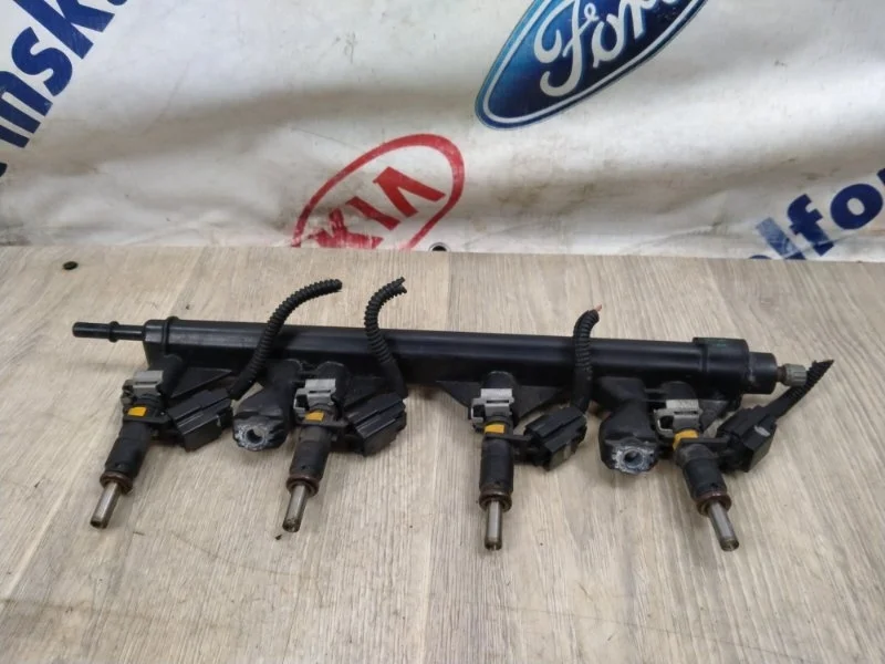 Топливная рампа Peugeot 308 2010г