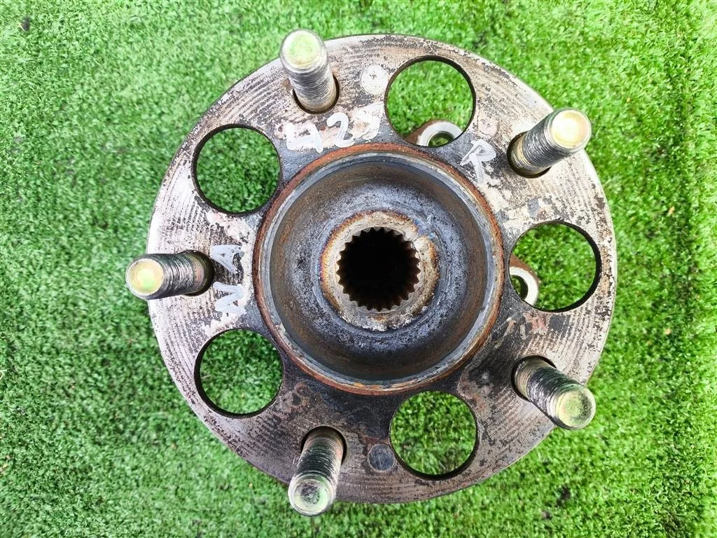 Б.у. ступица MITSUBISHI GRANDIS NA4W MITSUBISHI GRANDIS NA4W